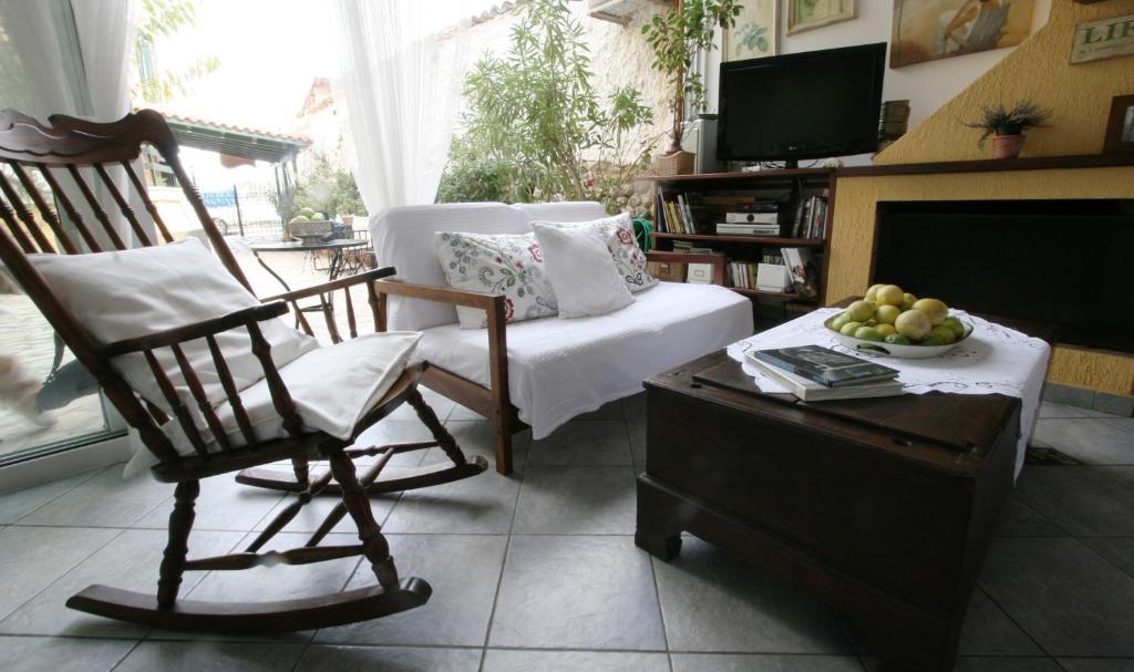 Meliti Guesthouse Akrata Zewnętrze zdjęcie